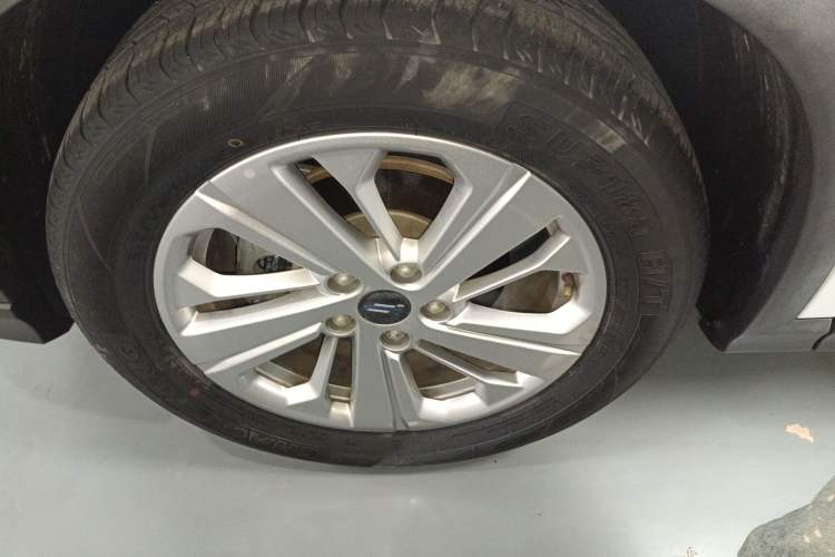Used CHANGAN OSHAN X5 2021 1.6L CVT Luxury Model Left Front Wheel Hub