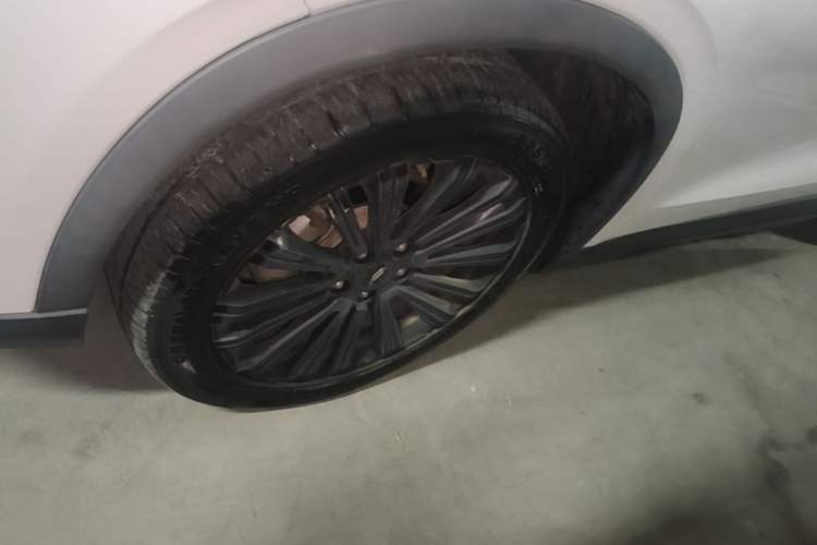 Used CHANGAN OSHAN X5 2021 1.5T DCT Prestige Edition Left Front Wheel Hub