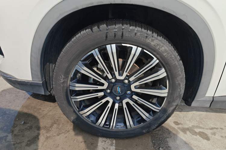Used CHANGAN OSHAN X5 2021 1.5T DCT Prestige Edition Left Front Wheel Hub