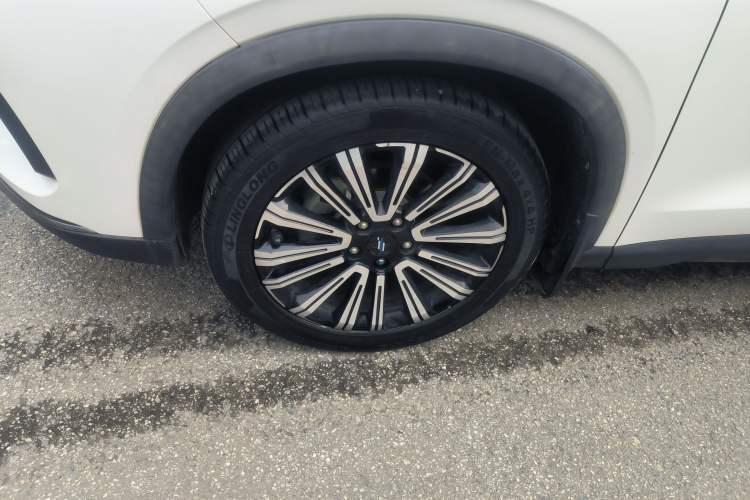 Used CHANGAN OSHAN X5 2021 1.5T DCT Prestige Edition Left Front Wheel Hub