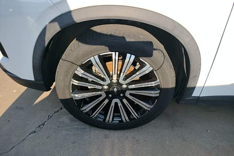 Used CHANGAN OSHAN X5 2021 Revised Version 1.5T DCT Luxury Edition Left Front Wheel Hub