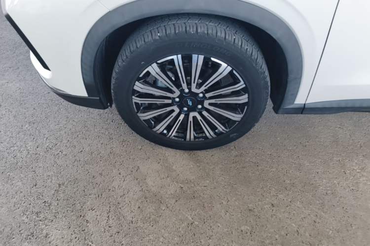 Used CHANGAN OSHAN X5 2021 1.5T DCT Prestige Edition Left Front Wheel Hub