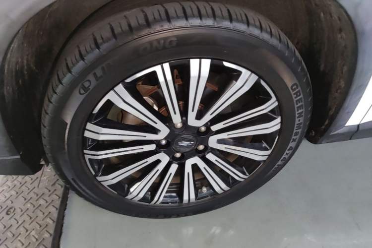 Used CHANGAN OSHAN X5 2021 1.5T DCT Prestige Edition Left Front Wheel Hub