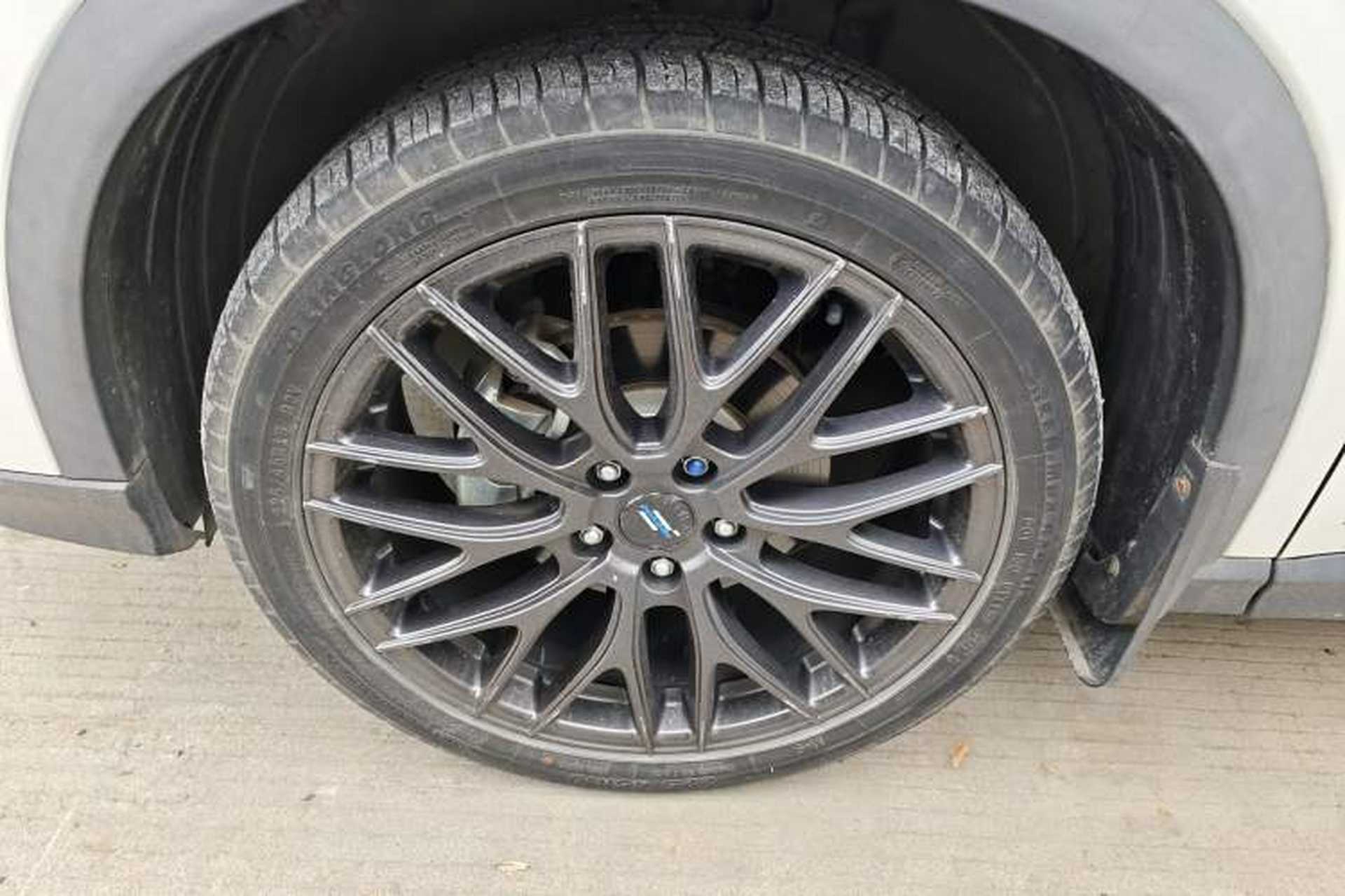 Used CHANGAN OSHAN X5 2021 1.5T DCT Flagship Edition Left Front Wheel Hub