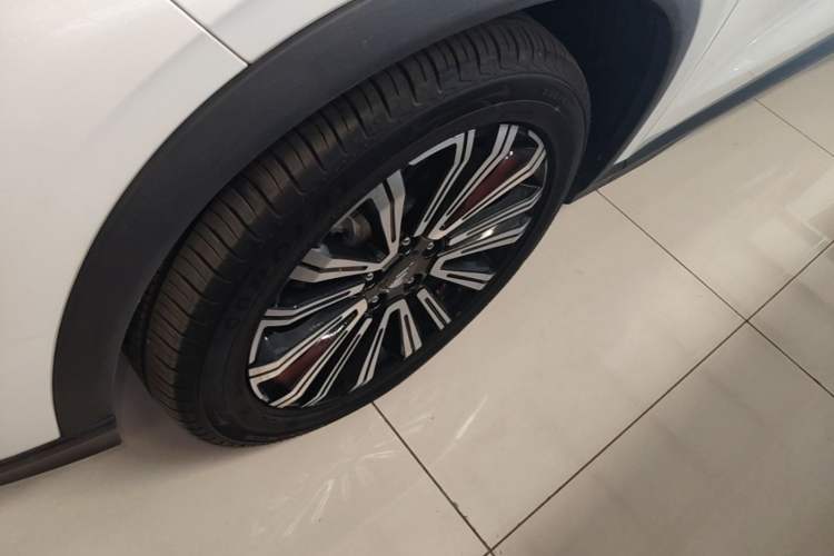 Used CHANGAN OSHAN X5 2021 1.5T DCT Prestige Edition Left Front Wheel Hub