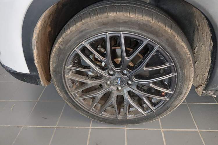 Used CHANGAN OSHAN X5 2021 1.5T DCT Flagship Edition Left Front Wheel Hub