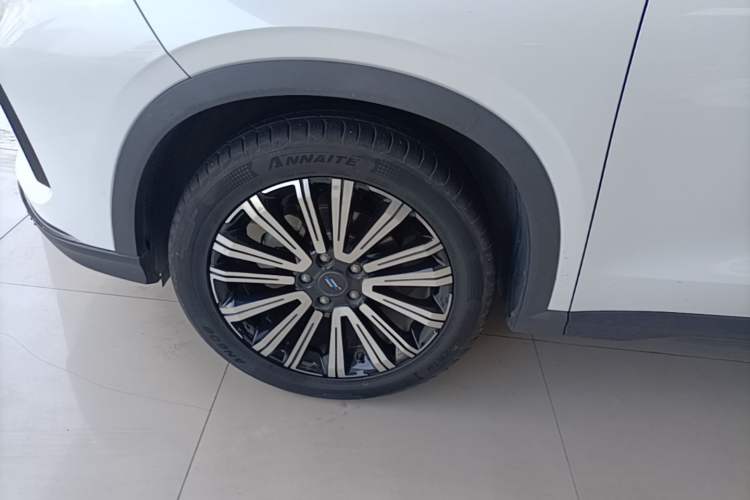 Used CHANGAN OSHAN X5 2021 1.5T DCT Luxury Edition Left Front Wheel Hub