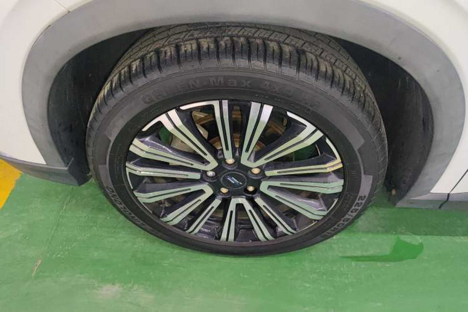 Used CHANGAN OSHAN X5 2021 1.5T DCT Prestige Edition Left Front Wheel Hub