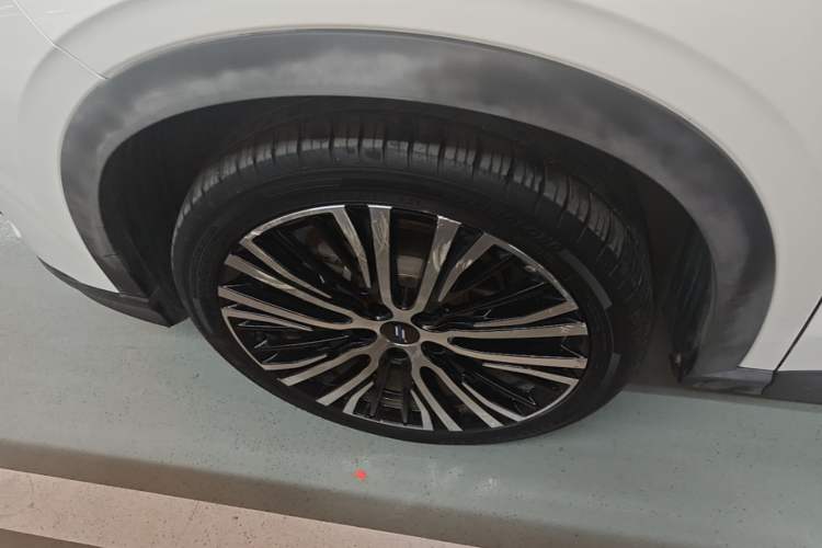 Used CHANGAN OSHAN X5 2021 1.5T DCT Flagship Edition Left Front Wheel Hub