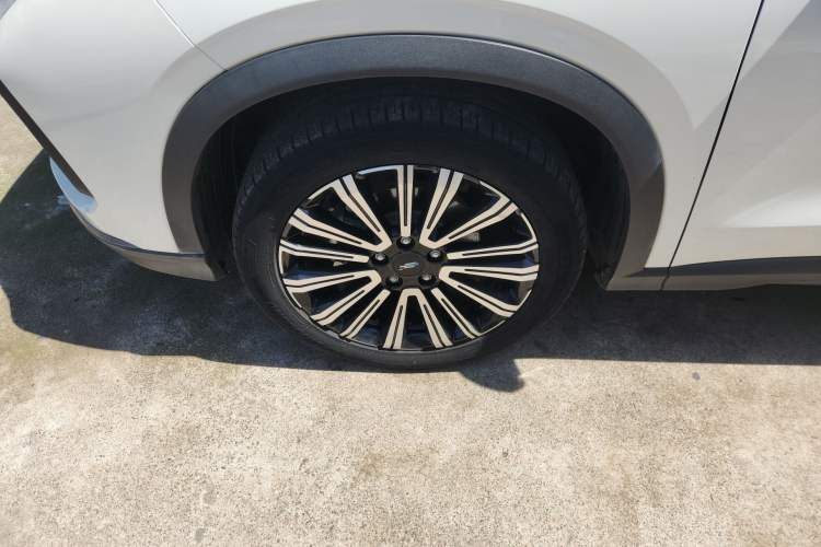 Used CHANGAN OSHAN X5 2021 1.5T DCT Prestige Edition Left Front Wheel Hub