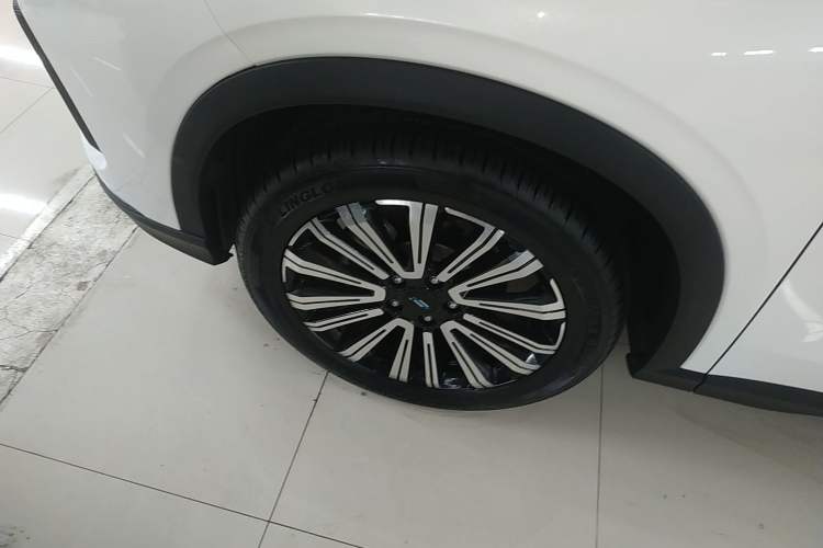 Used CHANGAN OSHAN X5 2021 Revised Version 1.5T DCT Luxury Edition Left Front Wheel Hub