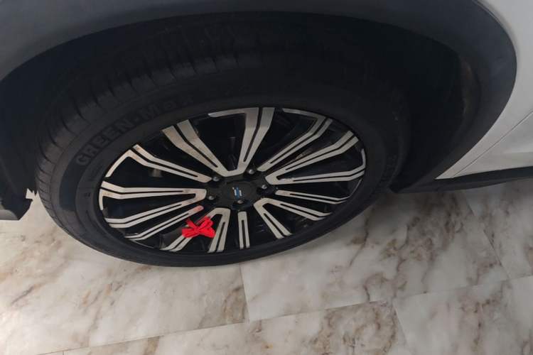 Used CHANGAN OSHAN X5 2021 1.5T DCT Prestige Edition Left Front Wheel Hub