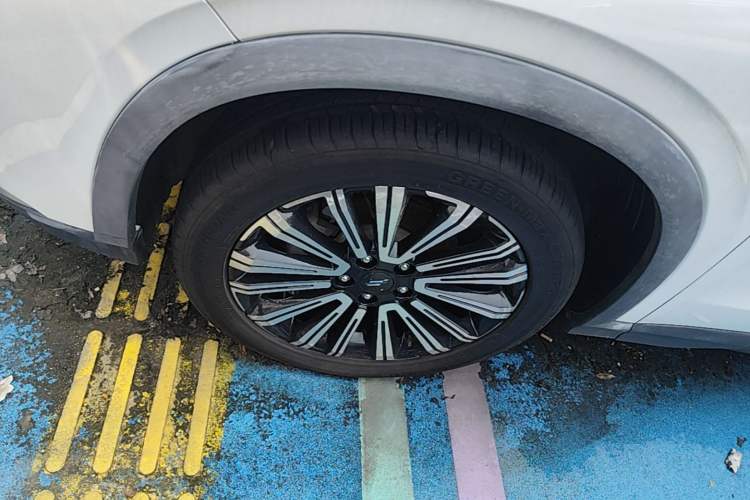 Used CHANGAN OSHAN X5 2021 1.5T DCT Prestige Edition Left Front Wheel Hub