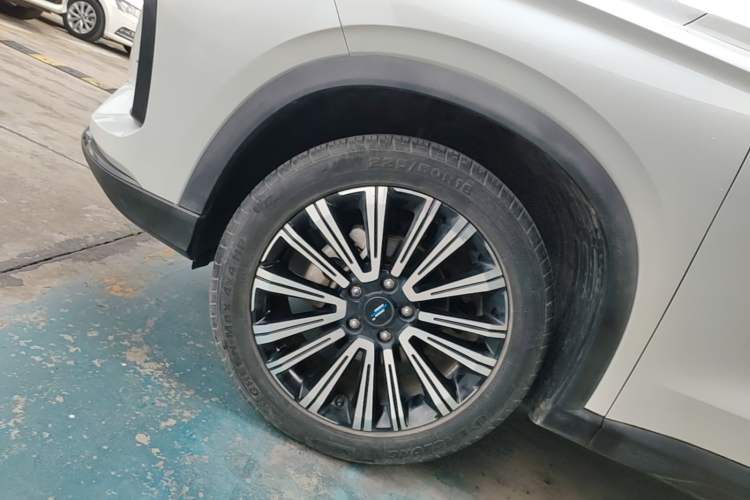 Used CHANGAN OSHAN X5 2021 1.5T DCT Prestige Edition Left Front Wheel Hub