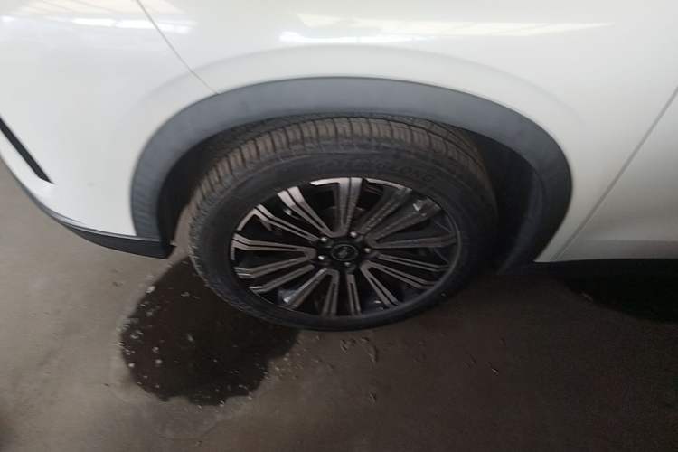 Used CHANGAN OSHAN X5 2021 1.5T DCT Luxury Edition Left Front Wheel Hub