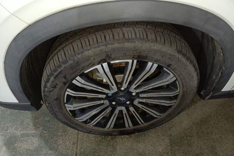 Used CHANGAN OSHAN X5 2021 1.5T DCT Prestige Edition Left Front Wheel Hub