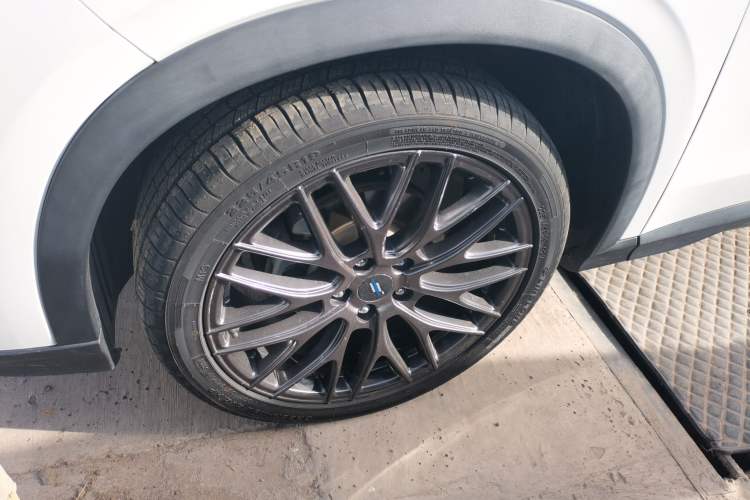 Used CHANGAN OSHAN X5 2021 1.5T DCT Flagship Edition Left Front Wheel Hub