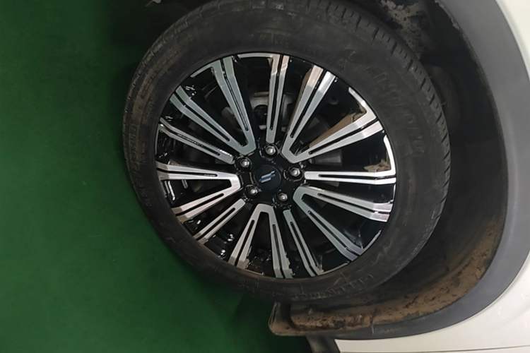 Used CHANGAN OSHAN X5 2021 1.6L CVT Comfort Model Left Front Wheel Hub