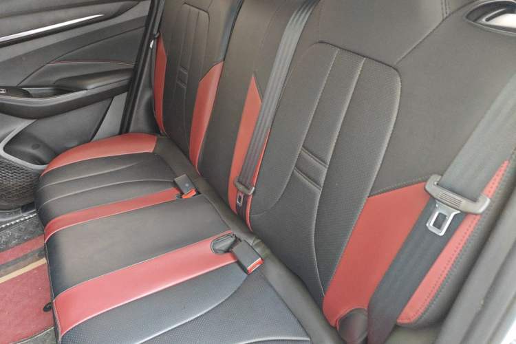 Used CHANGAN OSHAN X5 2021 Revised Version 1.6L Manual Luxury Edition Left Rear Seat