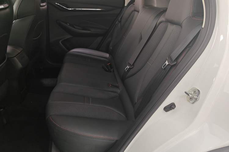 Used CHANGAN OSHAN X5 2021 Revised Version 1.6L Manual Luxury Edition Left Rear Seat