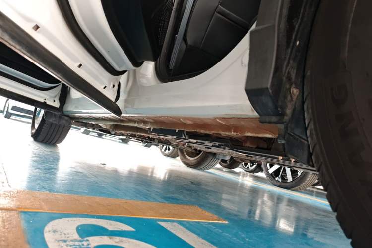 Used CHANGAN OSHAN X5 2021 1.6L CVT Luxury Model Left Side Sill