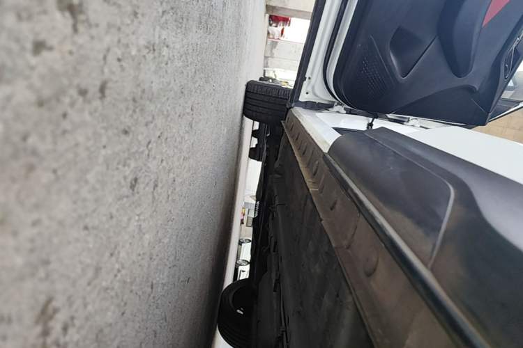 Used CHANGAN OSHAN X5 2021 1.5T DCT Flagship Edition Left Side Sill