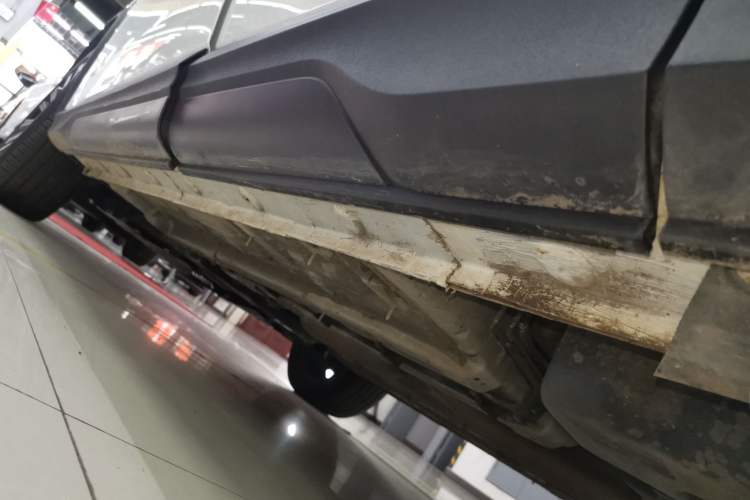 Used CHANGAN OSHAN X5 2021 1.5T DCT Prestige Edition Left Side Sill