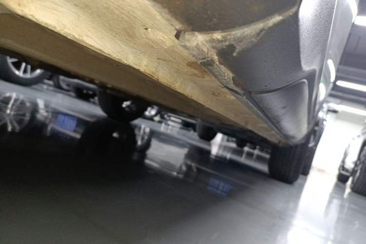 Used CHANGAN OSHAN X5 2021 1.6L CVT Luxury Model Left Side Sill