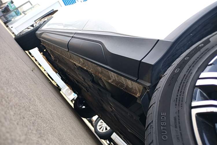 Used CHANGAN OSHAN X5 2021 Revised Version 1.5T DCT Luxury Edition Left Side Sill