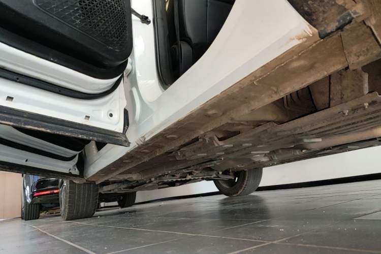Used CHANGAN OSHAN X5 2021 1.5T DCT Flagship Edition Left Side Sill