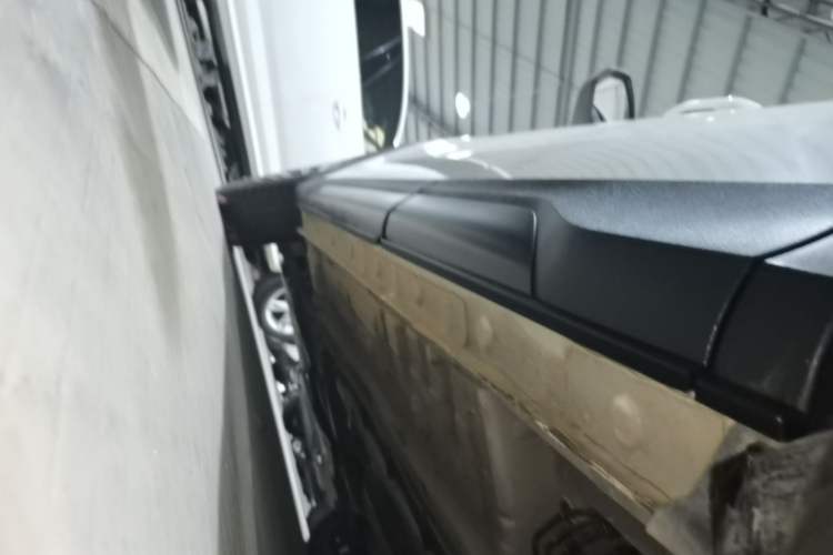 Used CHANGAN OSHAN X5 2021 1.5T DCT Prestige Edition Left Side Sill