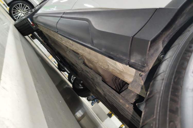 Used CHANGAN OSHAN X5 2021 1.5T DCT Flagship Edition Left Side Sill