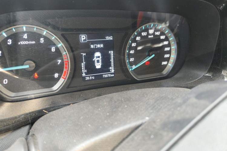 Used CHANGAN OSHAN X5 2021 Revised Version 1.5T DCT Luxury Edition Odometer Close Up