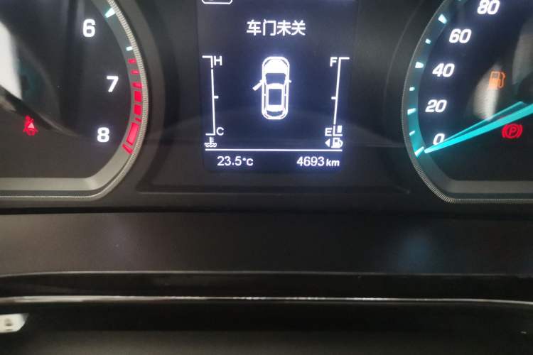 Used CHANGAN OSHAN X5 2021 Revised Version 1.5T DCT Luxury Edition Odometer Close Up