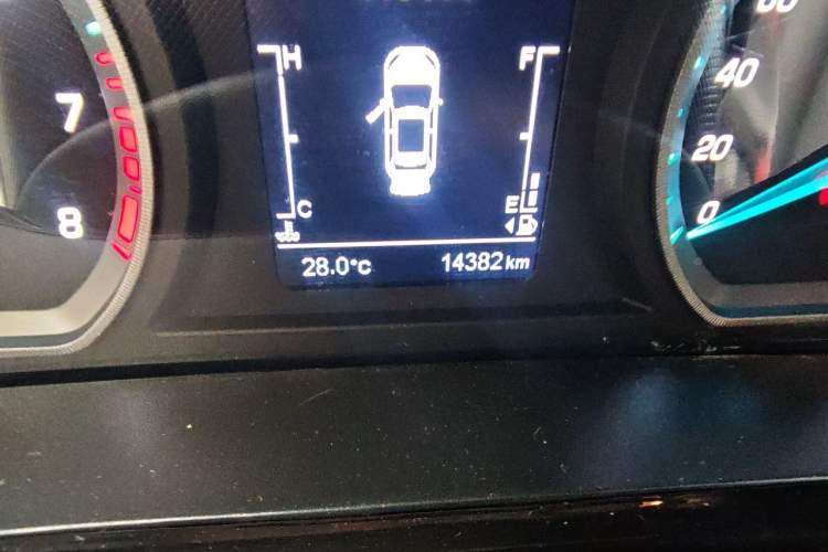 Used CHANGAN OSHAN X5 2021 Revised Version 1.5T DCT Luxury Edition Odometer Close Up