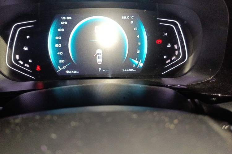 Used CHANGAN OSHAN X5 2021 1.6L CVT Luxury Model Odometer Close Up