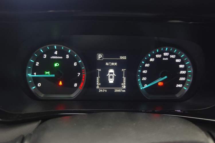 Used CHANGAN OSHAN X5 2021 1.5T DCT Luxury Edition Odometer Close Up