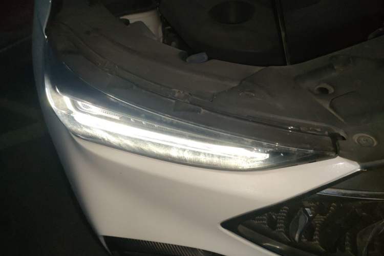 Used CHANGAN OSHAN X5 2021 1.6L CVT Comfort Model Right Front Headlight