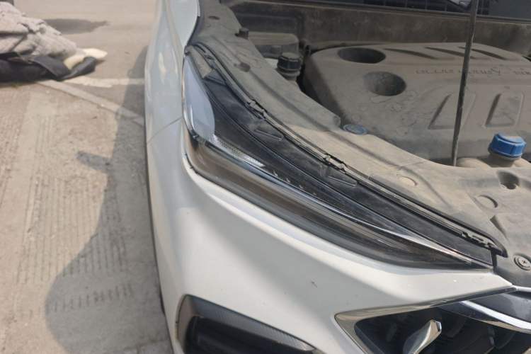 Used CHANGAN OSHAN X5 2021 Revised Version 1.5T DCT Luxury Edition Right Front Headlight