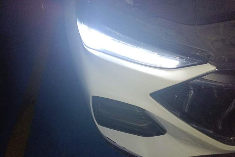 Used CHANGAN OSHAN X5 2021 1.6L CVT Luxury Model Right Front Headlight
