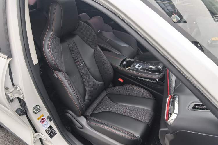 Used CHANGAN OSHAN X5 2021 1.6L CVT Luxury Model Right Front Seat