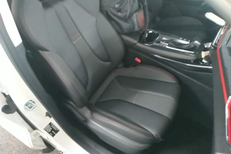 Used CHANGAN OSHAN X5 2021 1.6L CVT Comfort Model Right Front Seat