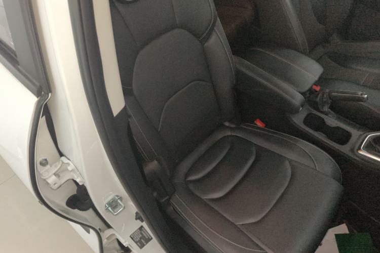 Used CHANGAN OSHAN X5 2021 Revised Version 1.6L Manual Luxury Edition Right Front Seat