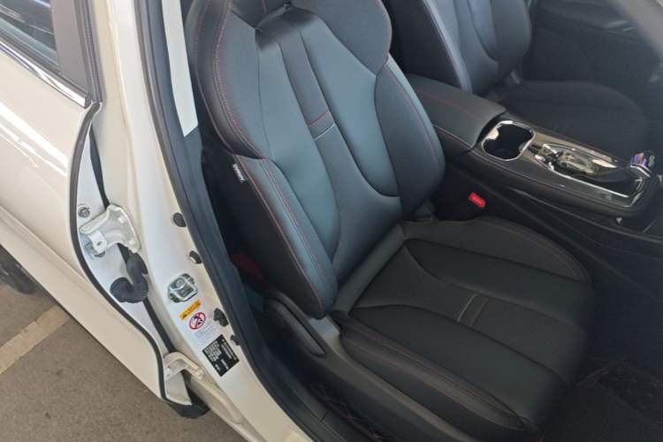 Used CHANGAN OSHAN X5 2021 1.6L CVT Luxury Model Right Front Seat