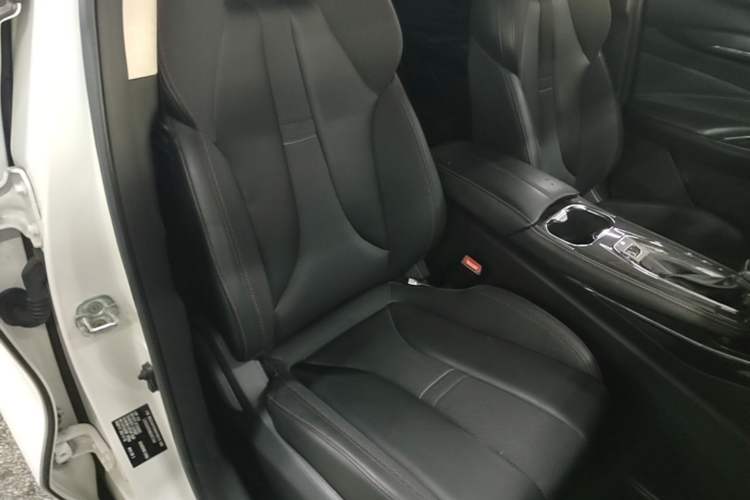 Used CHANGAN OSHAN X5 2021 1.6L CVT Comfort Model Right Front Seat