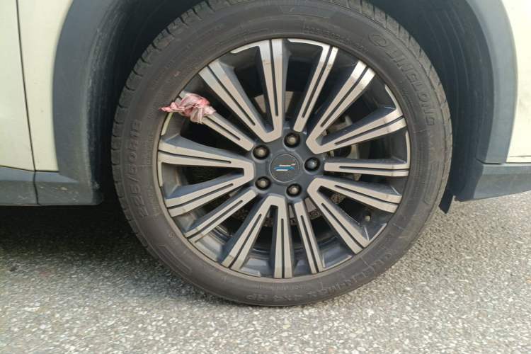 Used CHANGAN OSHAN X5 2021 1.5T DCT Prestige Edition Right Front Wheel Hub