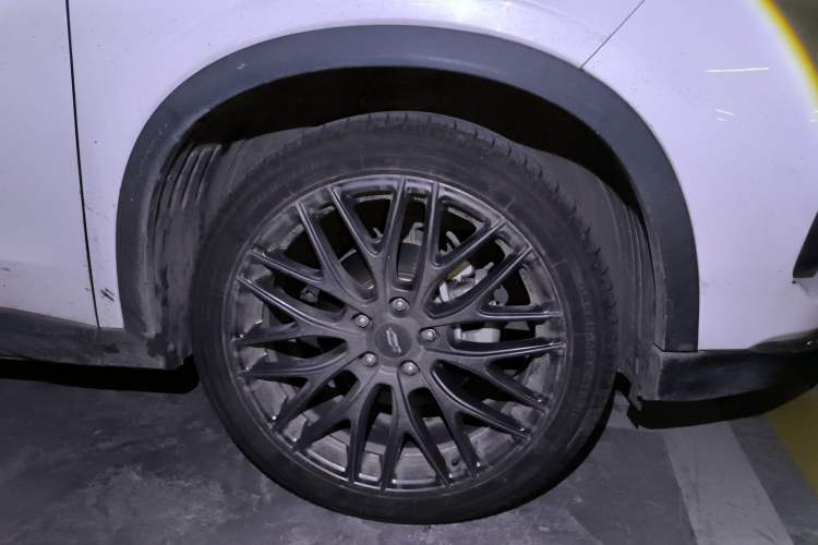 Used CHANGAN OSHAN X5 2021 1.5T DCT Flagship Edition Right Front Wheel Hub