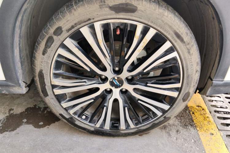 Used CHANGAN OSHAN X5 2021 1.5T DCT Flagship Edition Right Front Wheel Hub