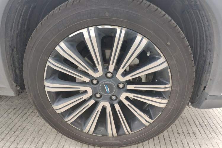 Used CHANGAN OSHAN X5 2021 1.5T DCT Prestige Edition Right Front Wheel Hub