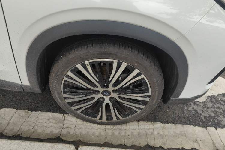 Used CHANGAN OSHAN X5 2021 1.5T DCT Luxury Edition Right Front Wheel Hub